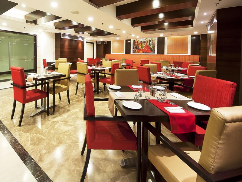 The Golden Plaza Hotel Panchkula Exterior photo