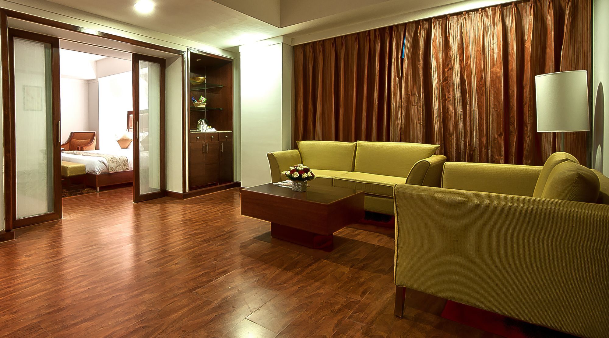 The Golden Plaza Hotel Panchkula Exterior photo