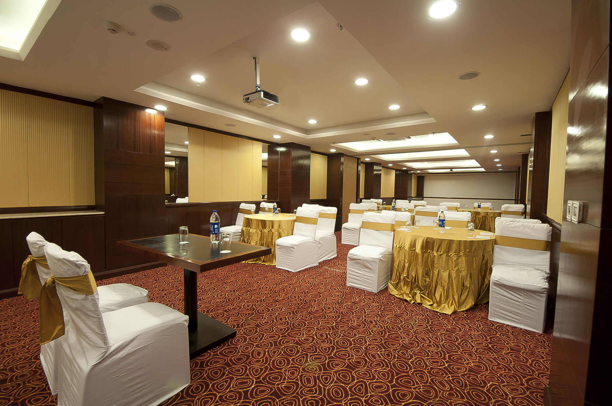 The Golden Plaza Hotel Panchkula Exterior photo