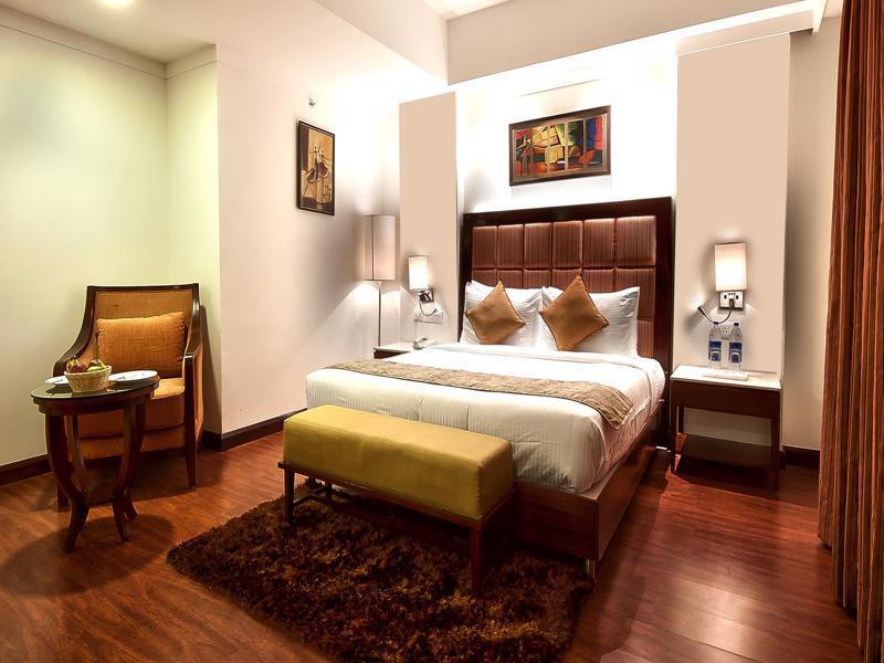 The Golden Plaza Hotel Panchkula Exterior photo
