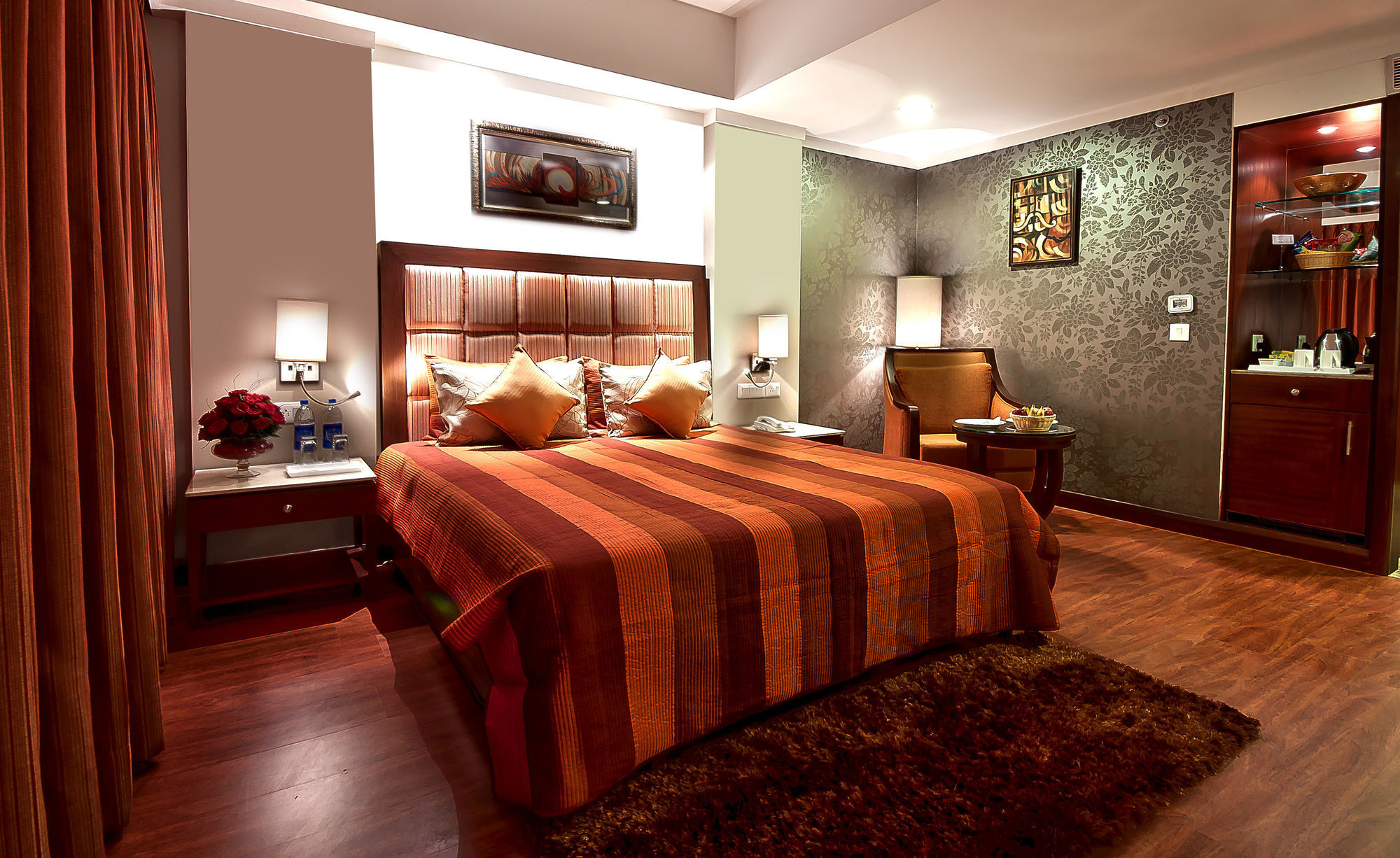 The Golden Plaza Hotel Panchkula Exterior photo